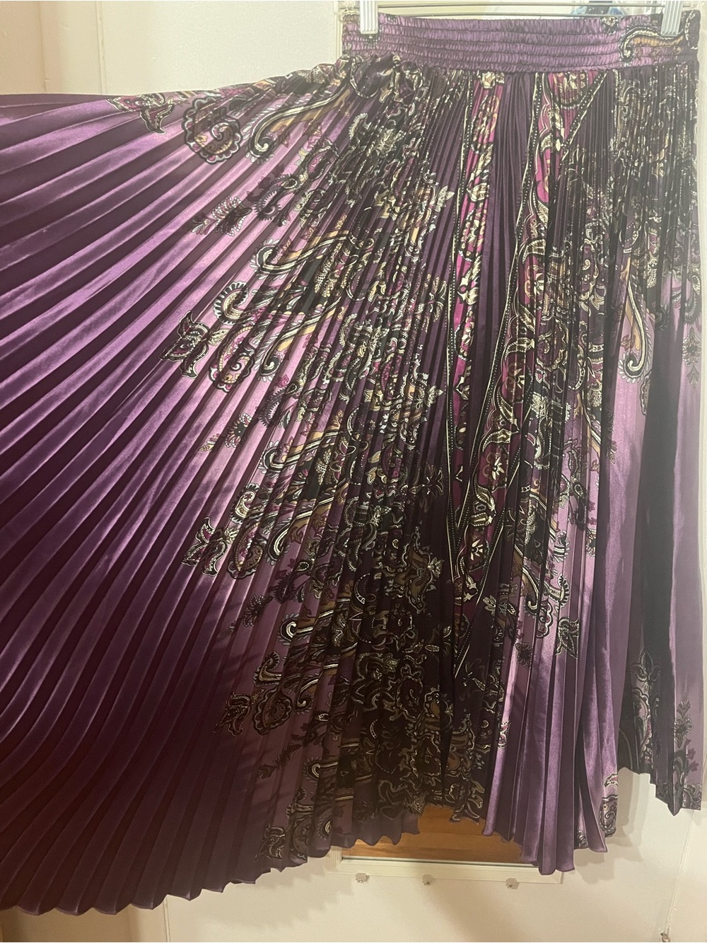 Baroque Paisley Print Purple Silk-like Pleated Maxi Skirt fits like a Size S-M - Picture 2 of 6